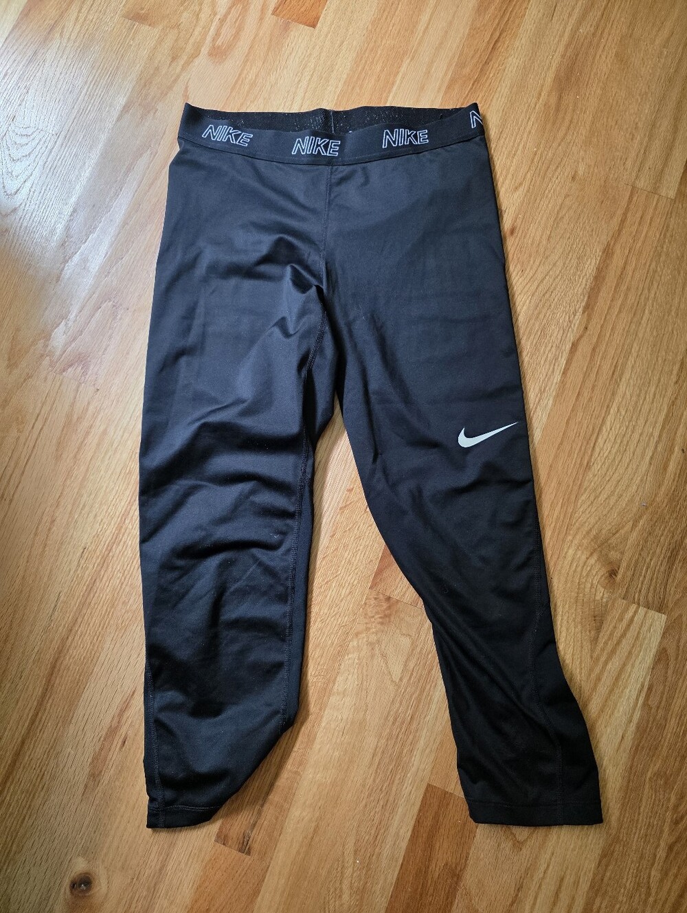 Nike Black Capri Leggings with White Swoosh Size Large